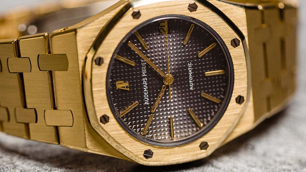 A tremendous example Audemars Piguet 18K YG Royal Oak 4100BA circa 1980s. The Royal Oak was originally billed as “a tribute to steel.” Well, this example is a tribute to yellow gold, but also a tribute to luxury, success, and style. This is not a watch for the timid. When you open the hidden folding clasp and slide this mighty timepiece on your wrist, you are making a statement.